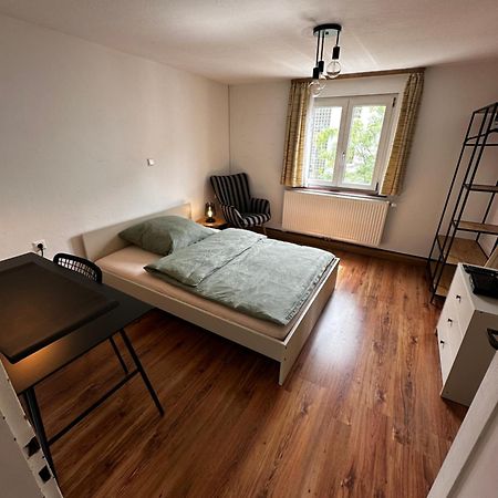 Einfaches Haus mit Privatzimmern und Gemeinschaftsräumen Heilbronn Exterior foto