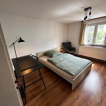 Einfaches Haus mit Privatzimmern und Gemeinschaftsräumen Heilbronn Exterior foto