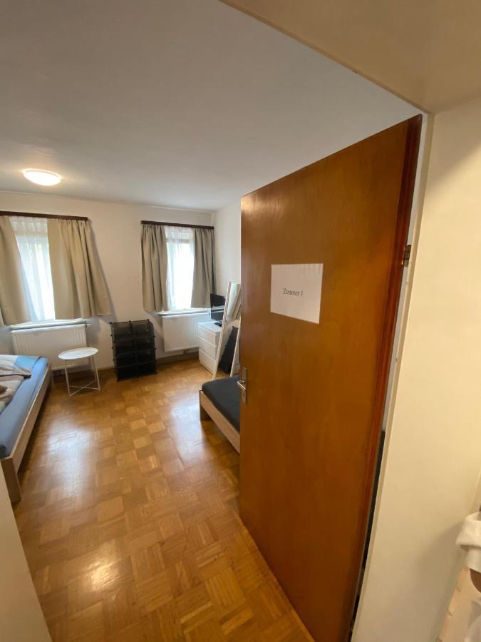 Einfaches Haus mit Privatzimmern und Gemeinschaftsräumen Heilbronn Exterior foto