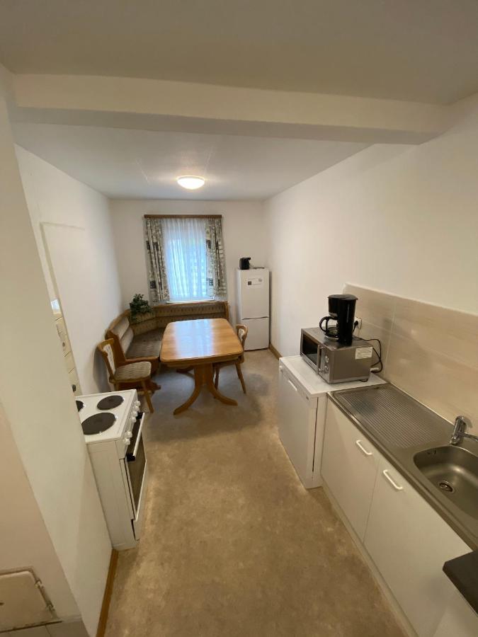 Einfaches Haus mit Privatzimmern und Gemeinschaftsräumen Heilbronn Exterior foto