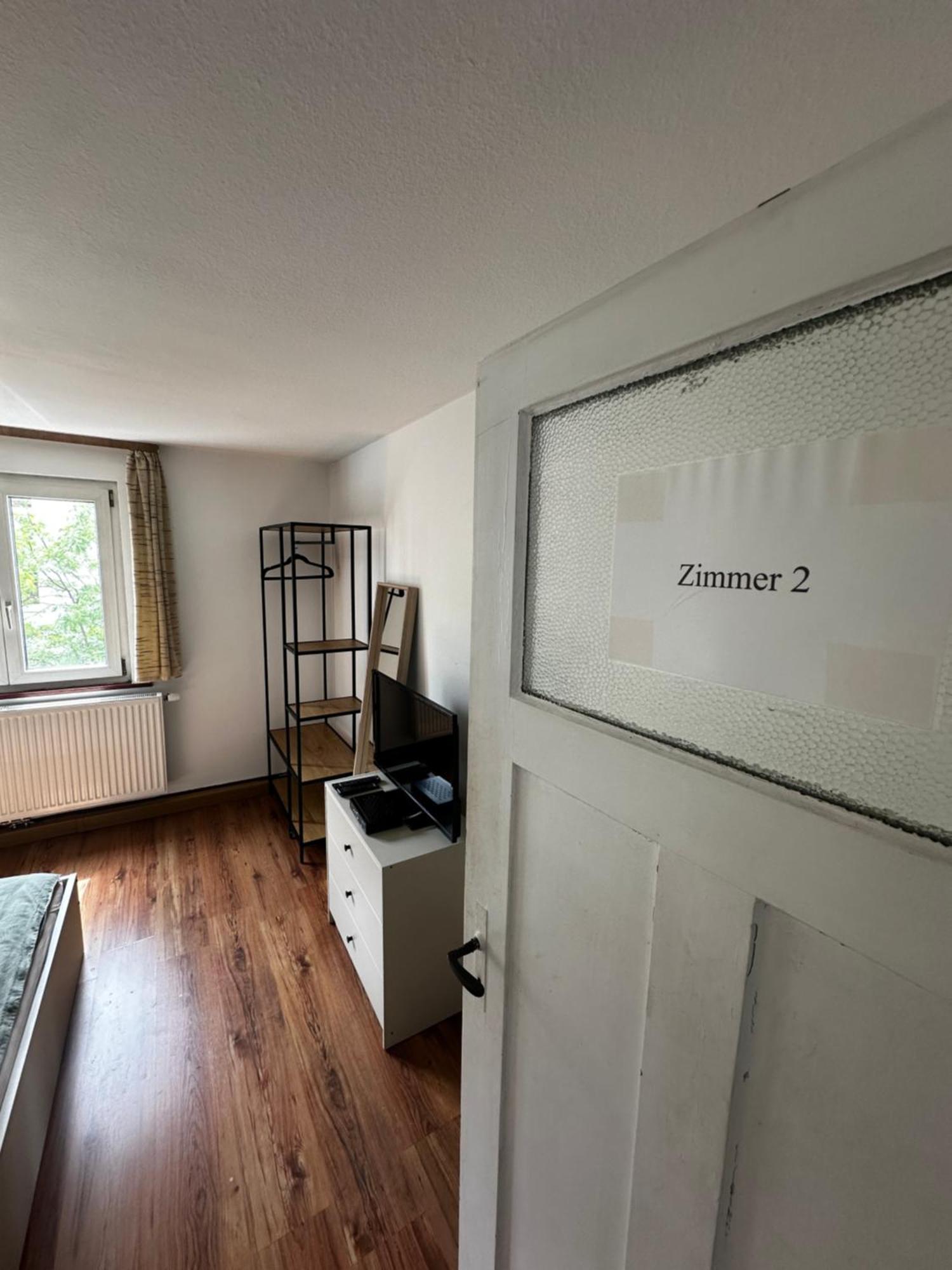 Einfaches Haus mit Privatzimmern und Gemeinschaftsräumen Heilbronn Exterior foto