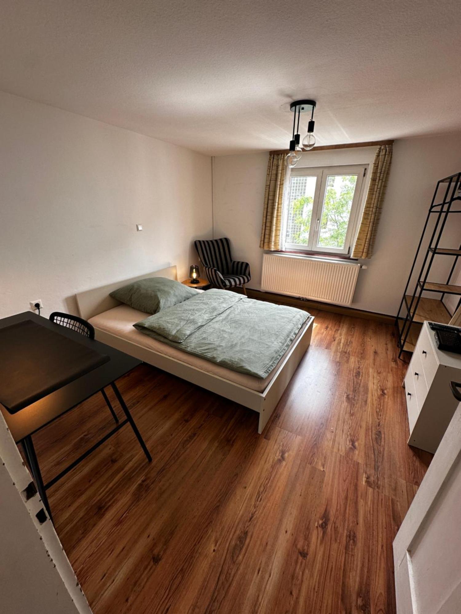Einfaches Haus mit Privatzimmern und Gemeinschaftsräumen Heilbronn Exterior foto