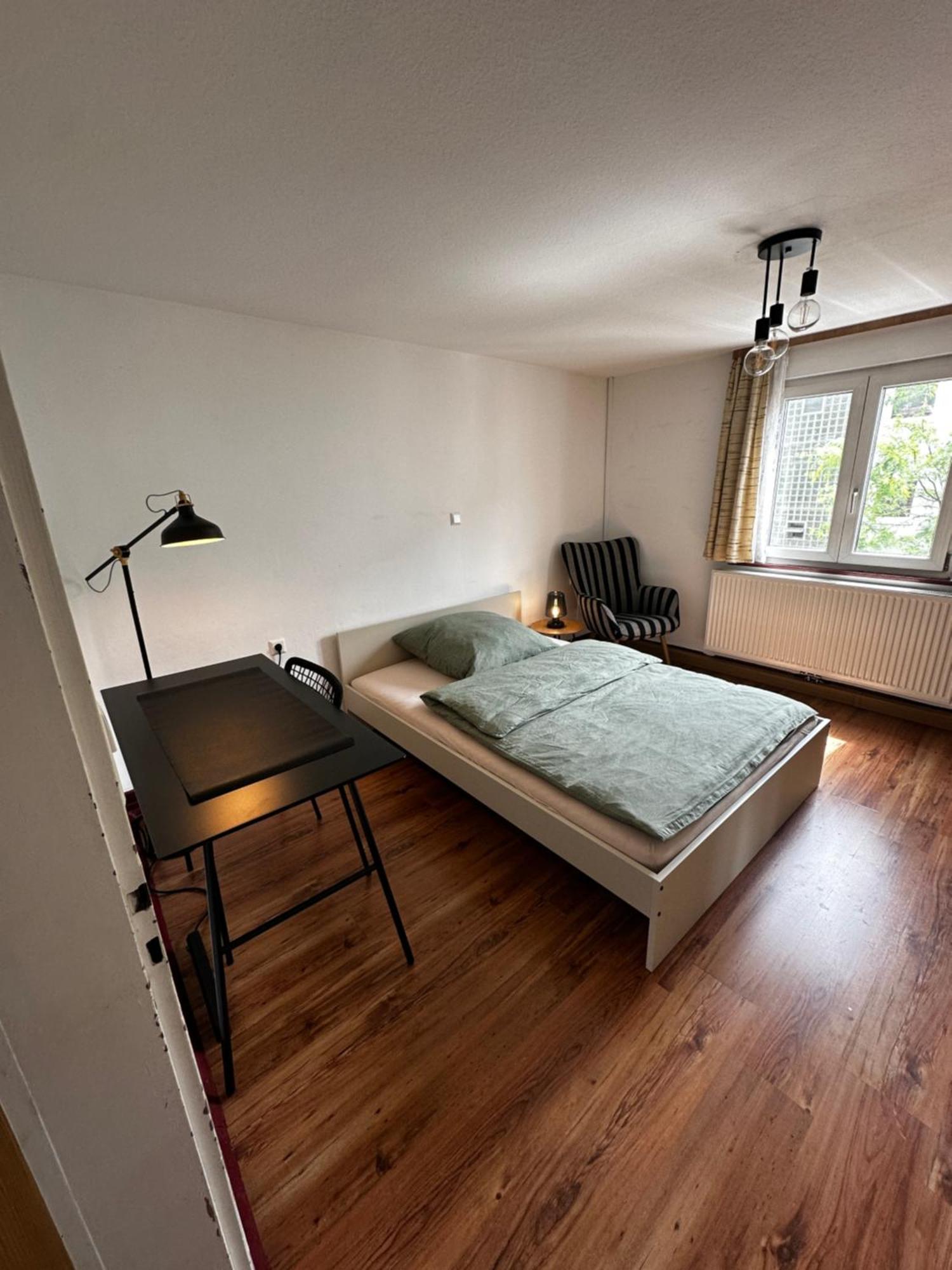 Einfaches Haus mit Privatzimmern und Gemeinschaftsräumen Heilbronn Exterior foto