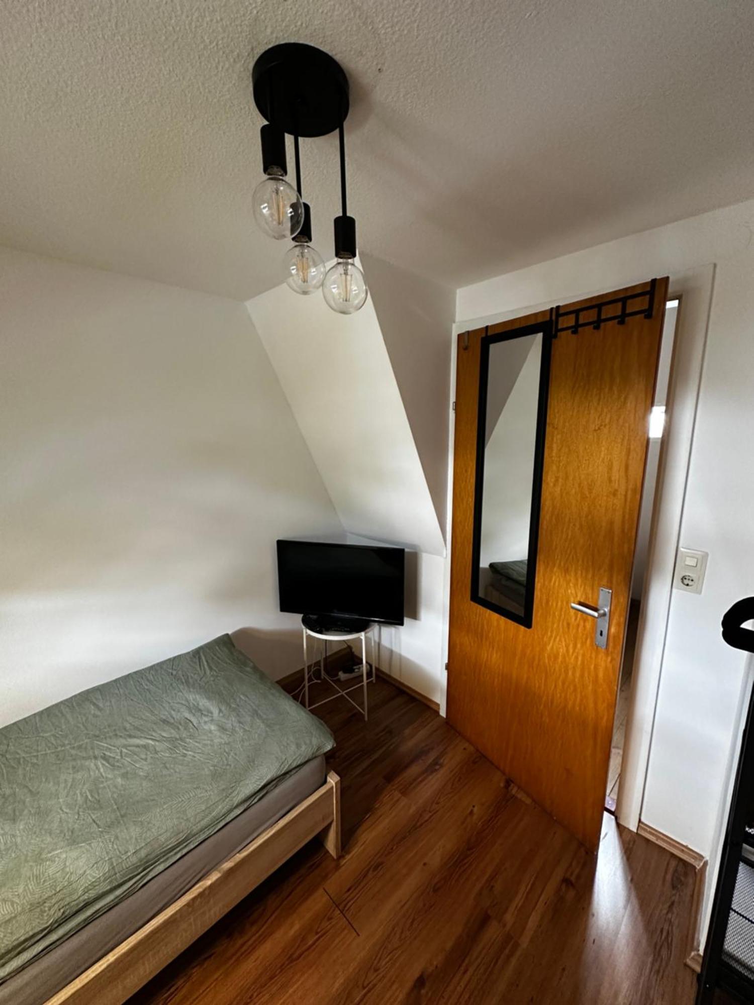 Einfaches Haus mit Privatzimmern und Gemeinschaftsräumen Heilbronn Exterior foto